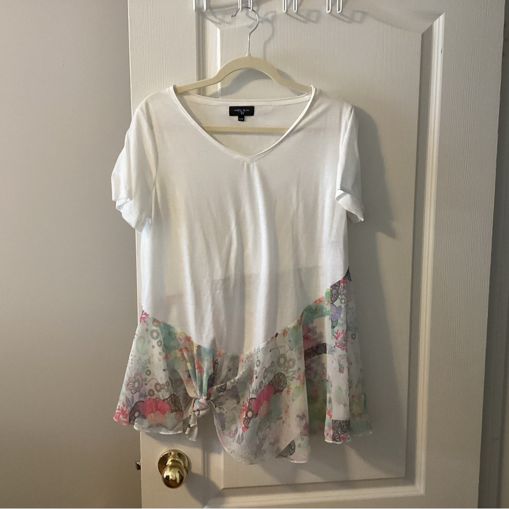 Gorgeous top. Size medium.   B9